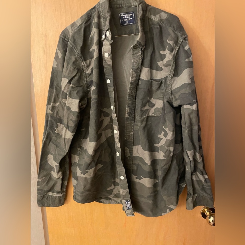 Ladies camo button up top